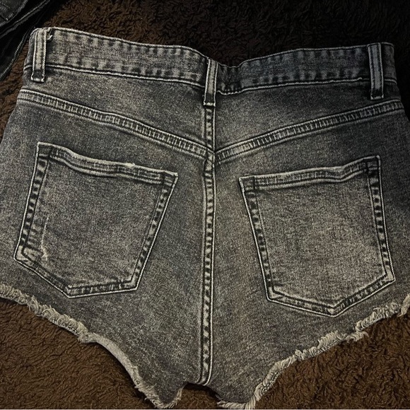 Shorts - Picture 3 of 3